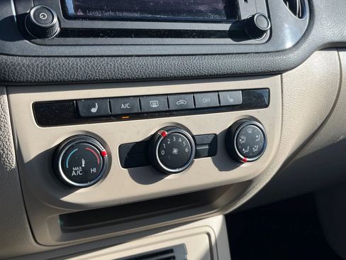 Used 2016 Volkswagen Tiguan SE image 24