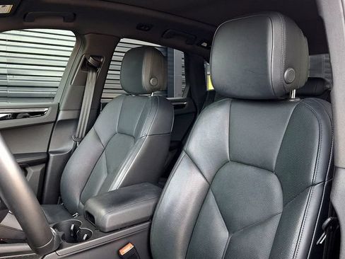 Certified 2024 Porsche Macan S AWD/4WD image 5