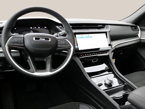 New 2026 Jeep Grand Cherokee Altitude image 14