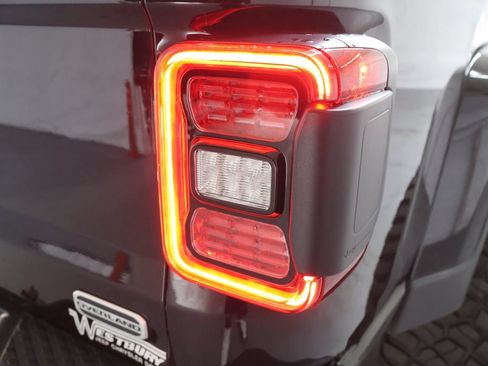 Used 2021 Jeep Gladiator Overland w/ Popular Equipment Package AWD/4WD image 32