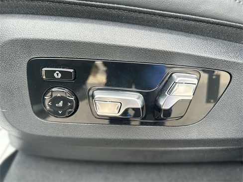 Used 2026 BMW X5 xDrive40i w/ M Sport Package image 13