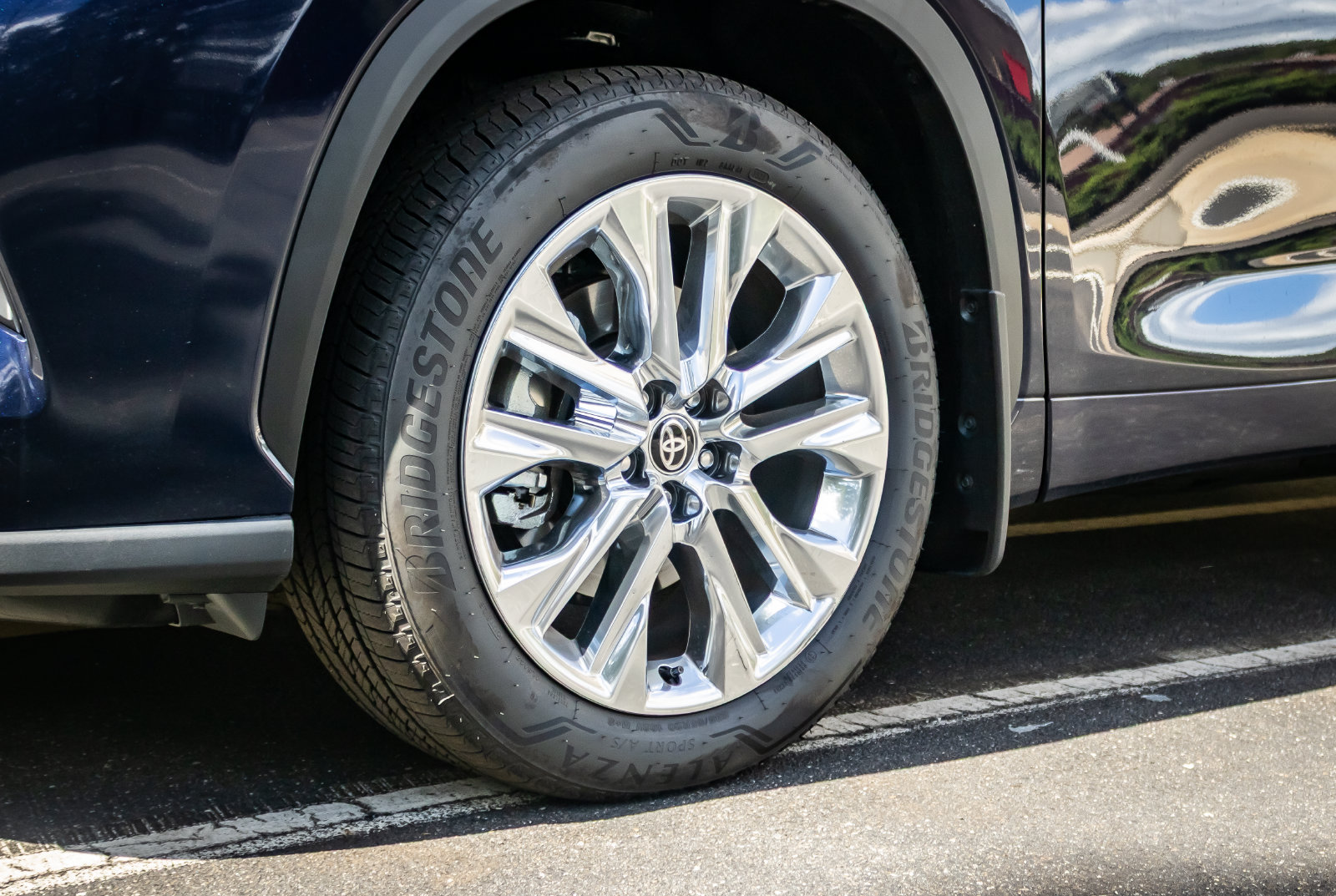 Used 2026 Toyota Highlander Limited AWD/4WD image 11