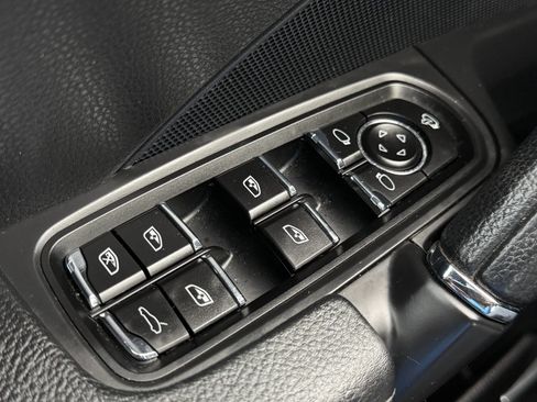 Used 2014 Porsche Cayenne Platinum Edition AWD/4WD image 24