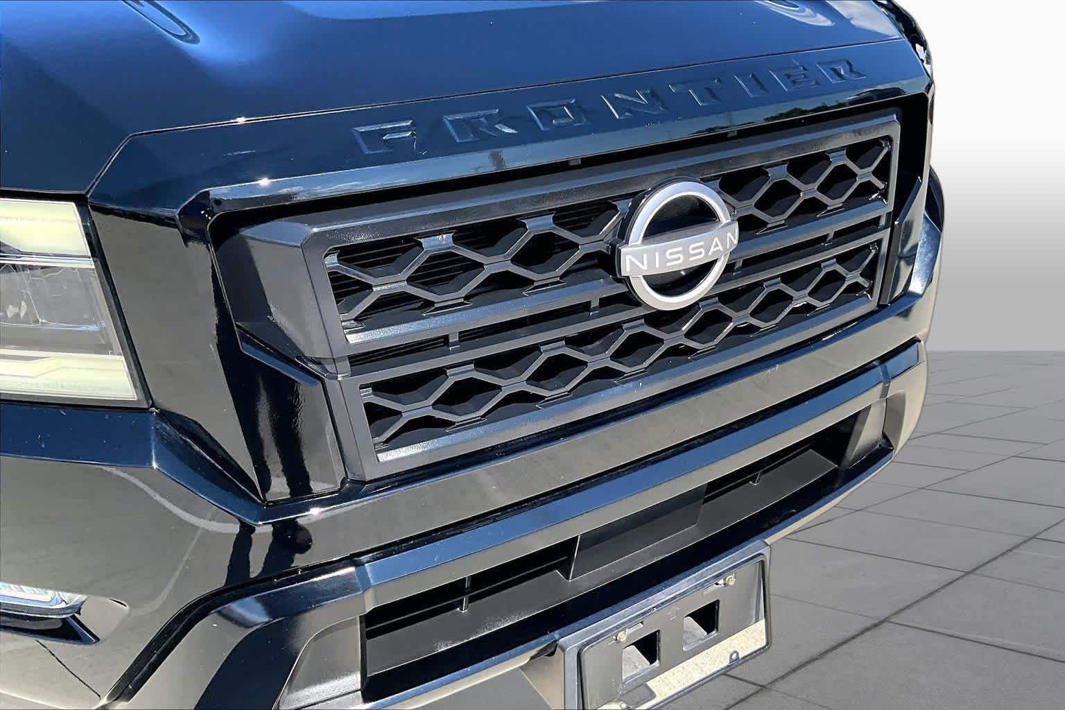Used 2023 Nissan Frontier SV w/ Midnight Edition Package RWD image 28