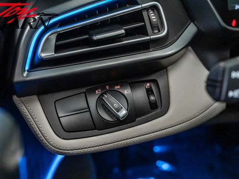 Used 2015 BMW i8 image 27