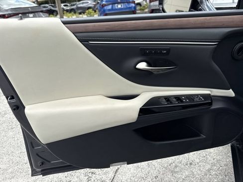 Used 2025 Lexus ES 300h w/ Premium Package FWD image 13