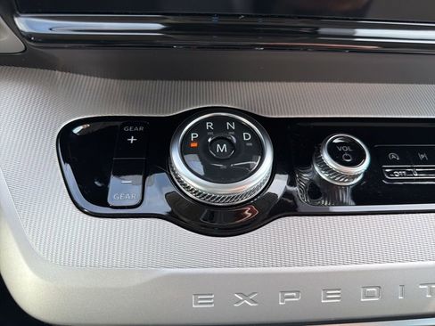 Certified 2025 Ford Expedition Active AWD/4WD image 31