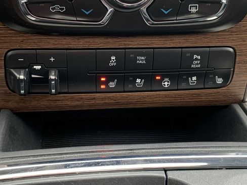 Used 2016 RAM 1500 Laramie w/ Convenience Group image 28