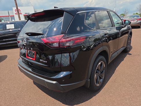 Used 2024 Nissan Rogue SV AWD/4WD image 3
