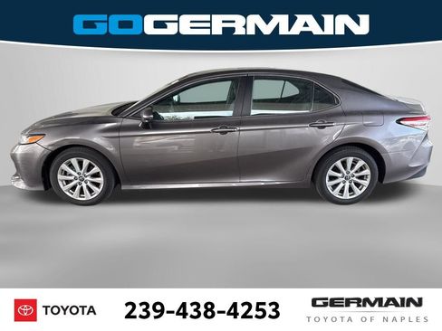 Used 2018 Toyota Camry LE image 2