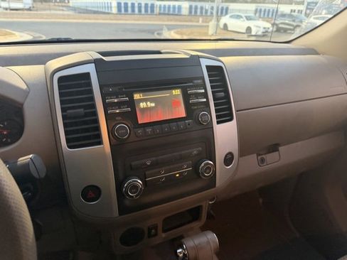 Used 2013 Nissan Frontier SV image 10