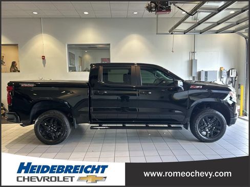 Used 2024 Chevrolet Silverado 1500 LT Trail Boss w/ Protection Package AWD/4WD image 2