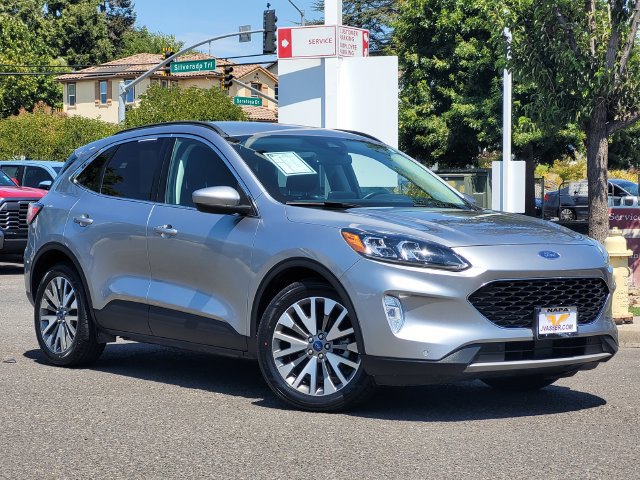 Used 2022 Ford Escape Titanium FWD image 2