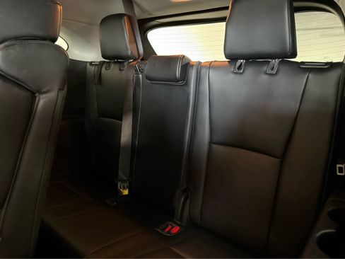 Used 2022 Toyota Highlander XLE AWD/4WD image 17