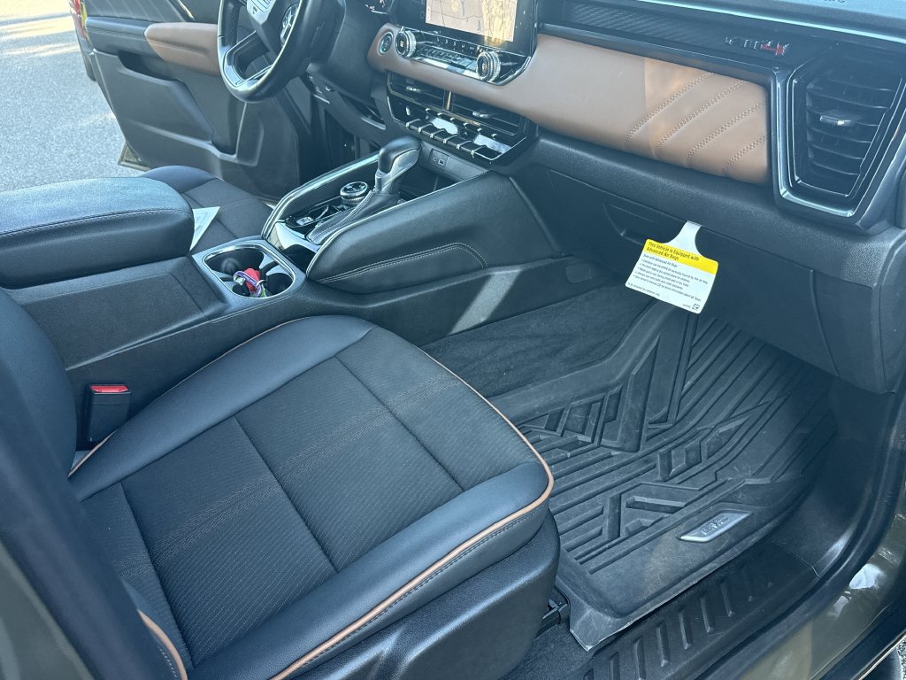 Used 2025 GMC Canyon AT4 w/ Nightfall Edition AWD/4WD image 30