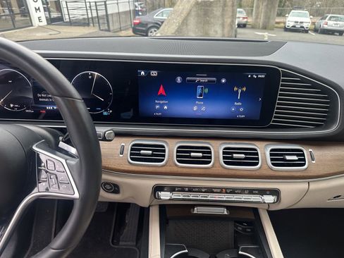 Used 2024 Mercedes-Benz GLE 350 4MATIC w/ AMG Line Exterior image 10