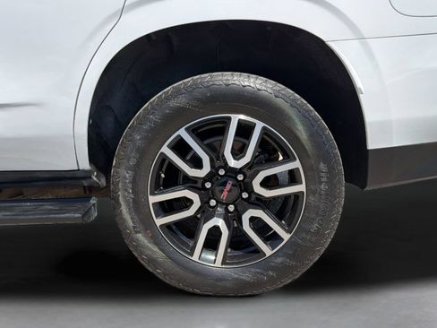 Used 2023 GMC Yukon AT4 w/ AT4 Premium Package AWD/4WD image 18