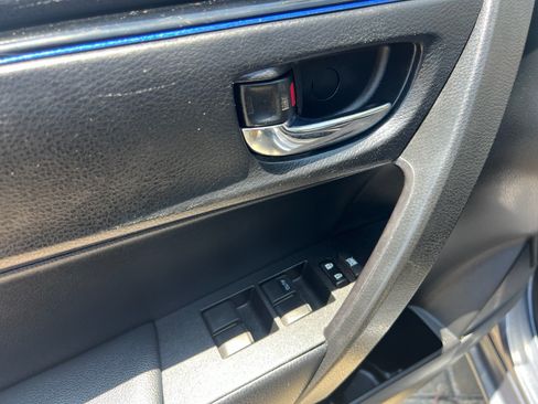 Used 2017 Toyota Corolla SE w/ Carpet Mat Package (TMS) FWD image 12