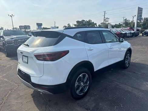Used 2024 Chevrolet Blazer LT w/ Convenience Package FWD image 3