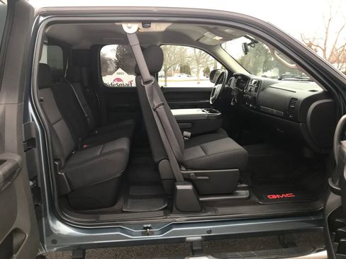 Used 2010 GMC Sierra 2500 SLE image 2