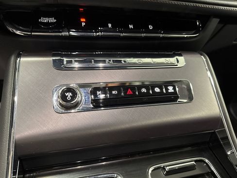 Used 2026 Lincoln Aviator AWD w/ Jet Appearance Package image 18