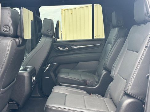 Used 2024 GMC Yukon XL Denali w/ Denali Reserve Package image 9