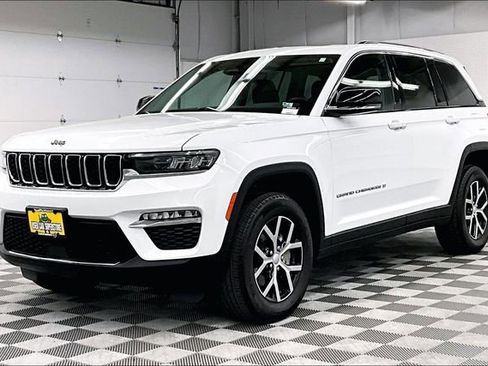 Used 2024 Jeep Grand Cherokee Limited image 12