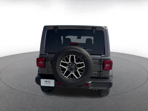 Used 2025 Jeep Wrangler Sahara image 10