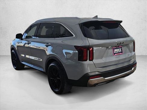 Used 2024 Kia Sorento S w/ Panoramic Sunroof Package image 3