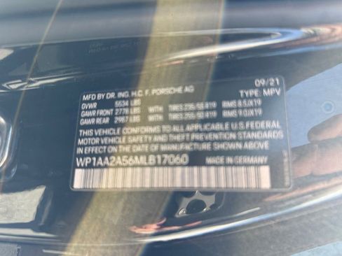 Used 2021 Porsche Macan image 39