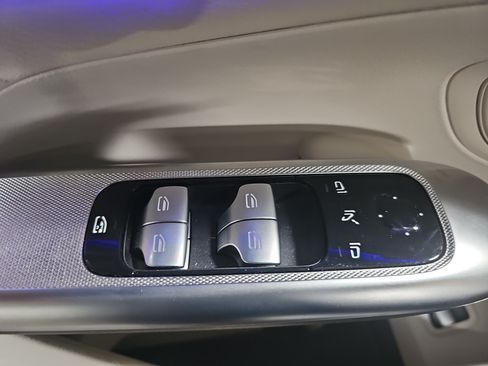 Used 2025 Mercedes-Benz GLC 300 4MATIC image 25