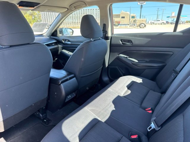 Used 2025 Nissan Altima 2.5 SV FWD image 17