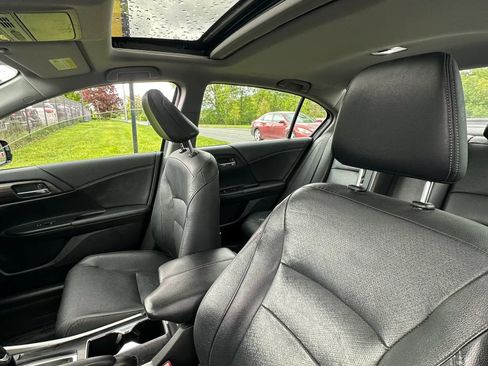 Used 2017 Honda Accord Touring image 19