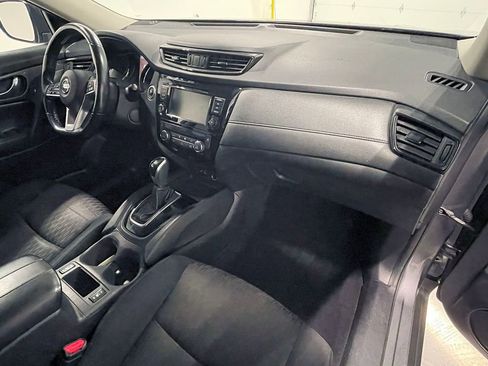 Used 2020 Nissan Rogue SV image 25