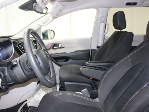 Used 2024 Chrysler Voyager LX FWD image 14