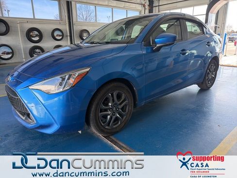 Used 2019 Toyota Yaris XLE image 1