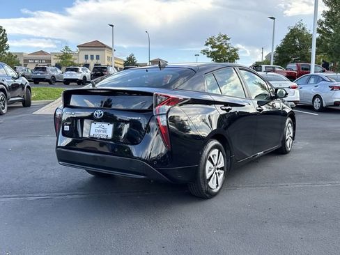 Used 2017 Toyota Prius Four image 3