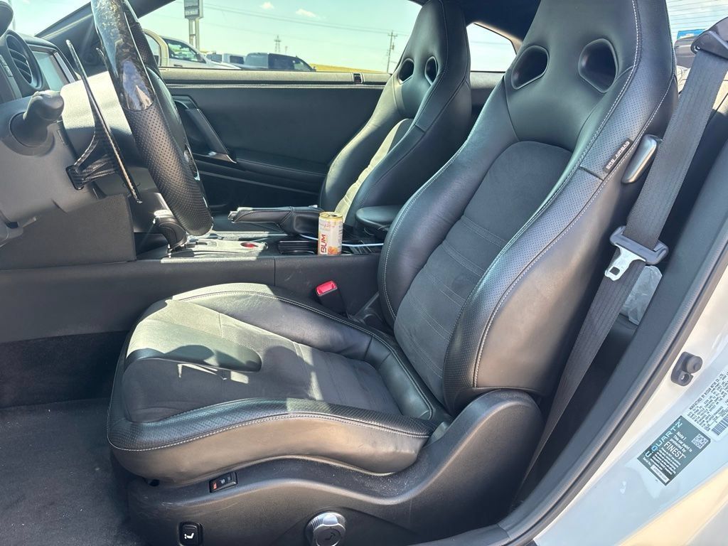 Used 2015 Nissan GT-R Premium AWD/4WD image 9