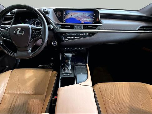 Used 2020 Lexus ES 300h Ultra Luxury w/ Accessory Package FWD image 15
