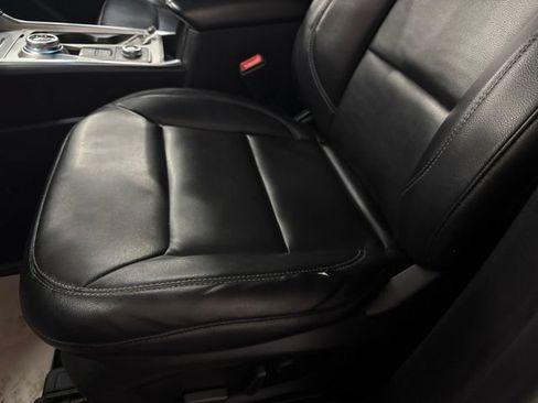 Used 2020 Ford Explorer XLT w/ Equipment Group 202A AWD/4WD image 8