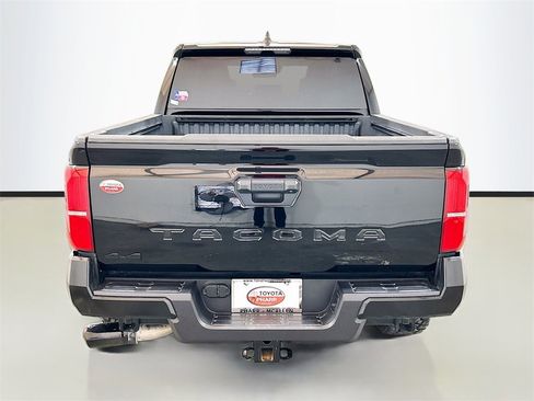 Used 2025 Toyota Tacoma TRD Off-Road image 5