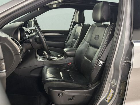 Used 2018 Jeep Grand Cherokee Overland AWD/4WD image 17