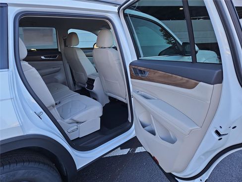 New 2026 Volkswagen Atlas SE image 28