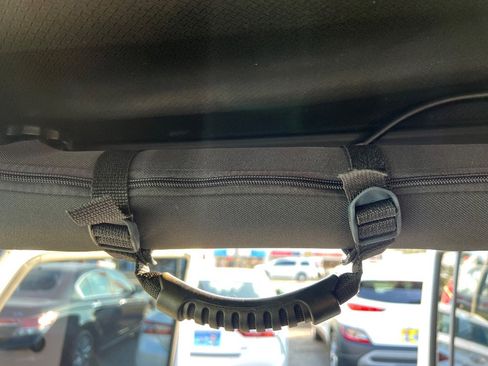 Used 2017 Jeep Wrangler Unlimited Sahara w/ Connectivity Group image 31