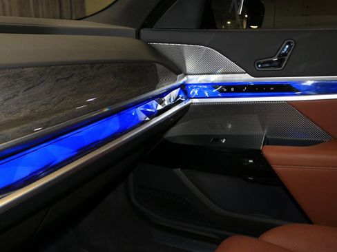 Used 2023 BMW 760i xDrive image 27