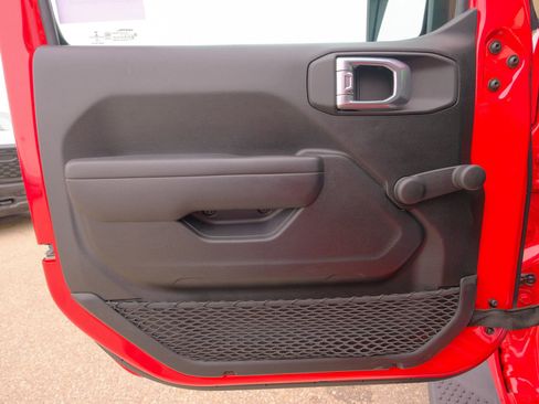 Used 2022 Jeep Wrangler Unlimited Sport image 29