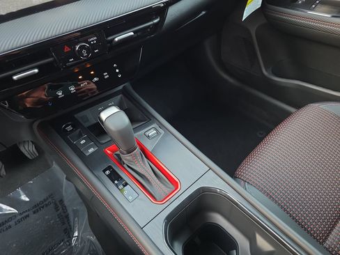 New 2026 Nissan Kicks SR FWD image 24