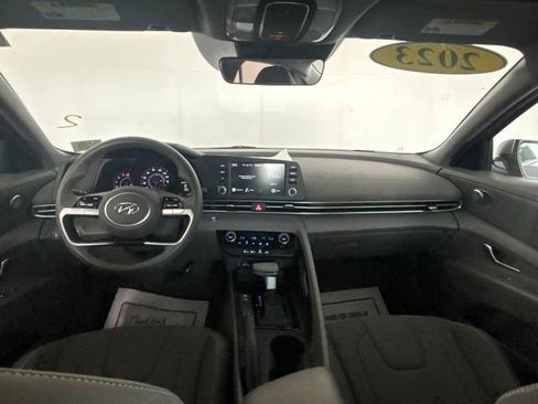 Used 2023 Hyundai Elantra SEL FWD image 19