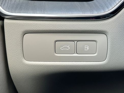 New 2025 Volvo XC60 T8 Plus w/ Protection Package Premier image 28