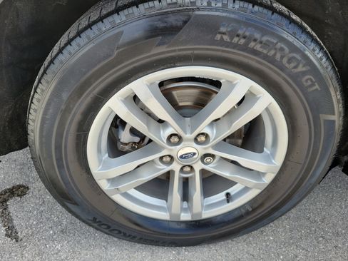 Used 2023 Ford Explorer XLT RWD image 31